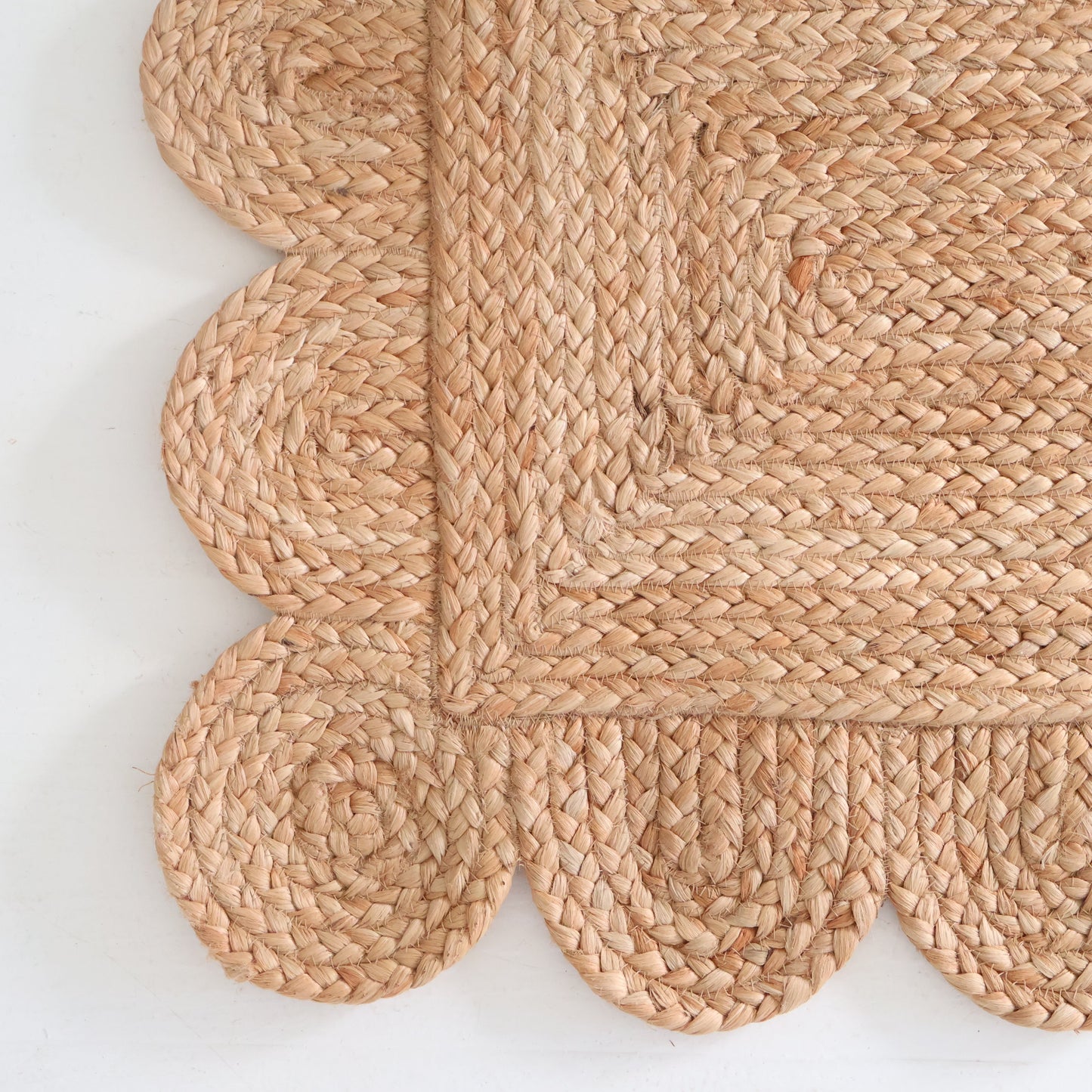 Natural Scalloped Jute Mini Rug