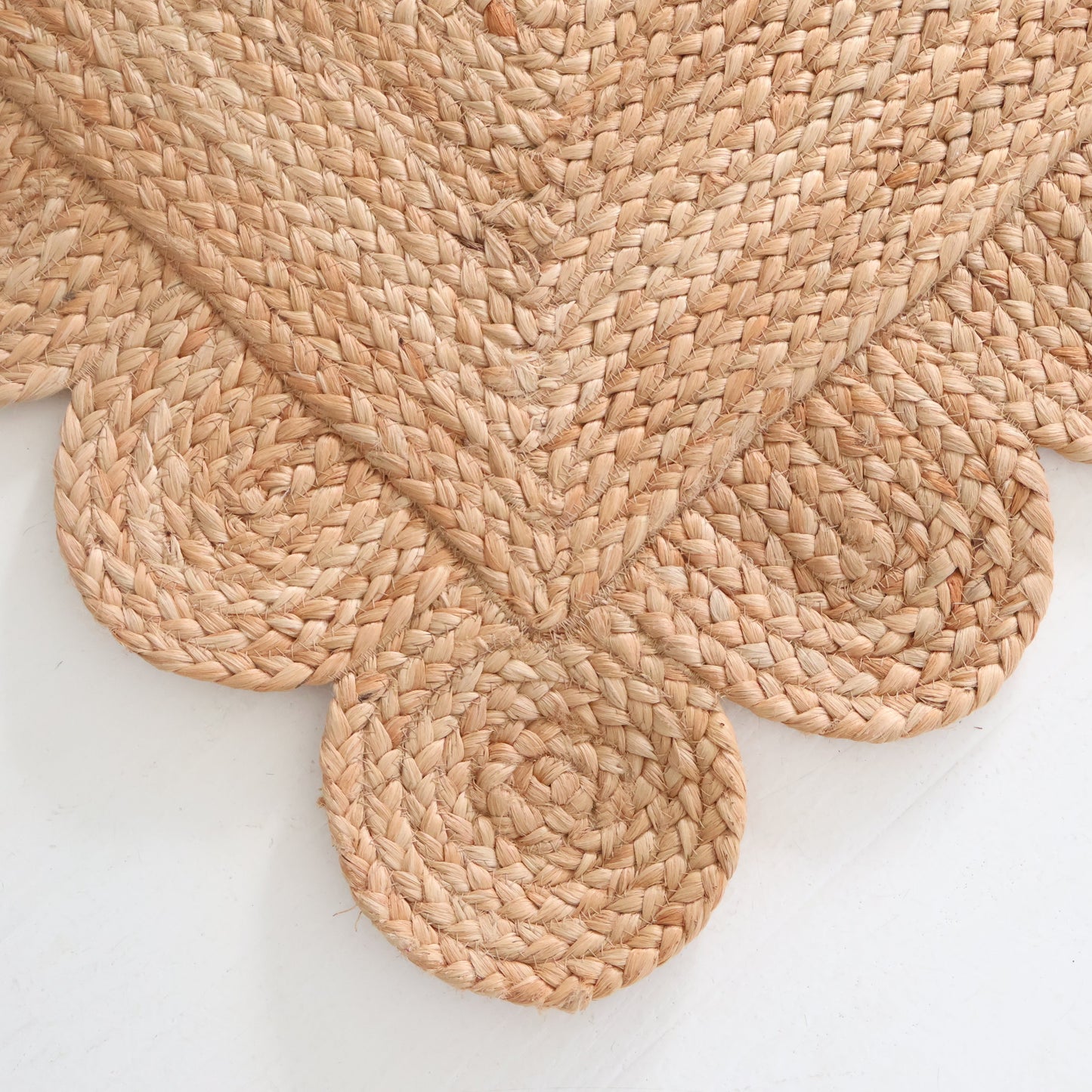 Natural Scalloped Jute Mini Rug