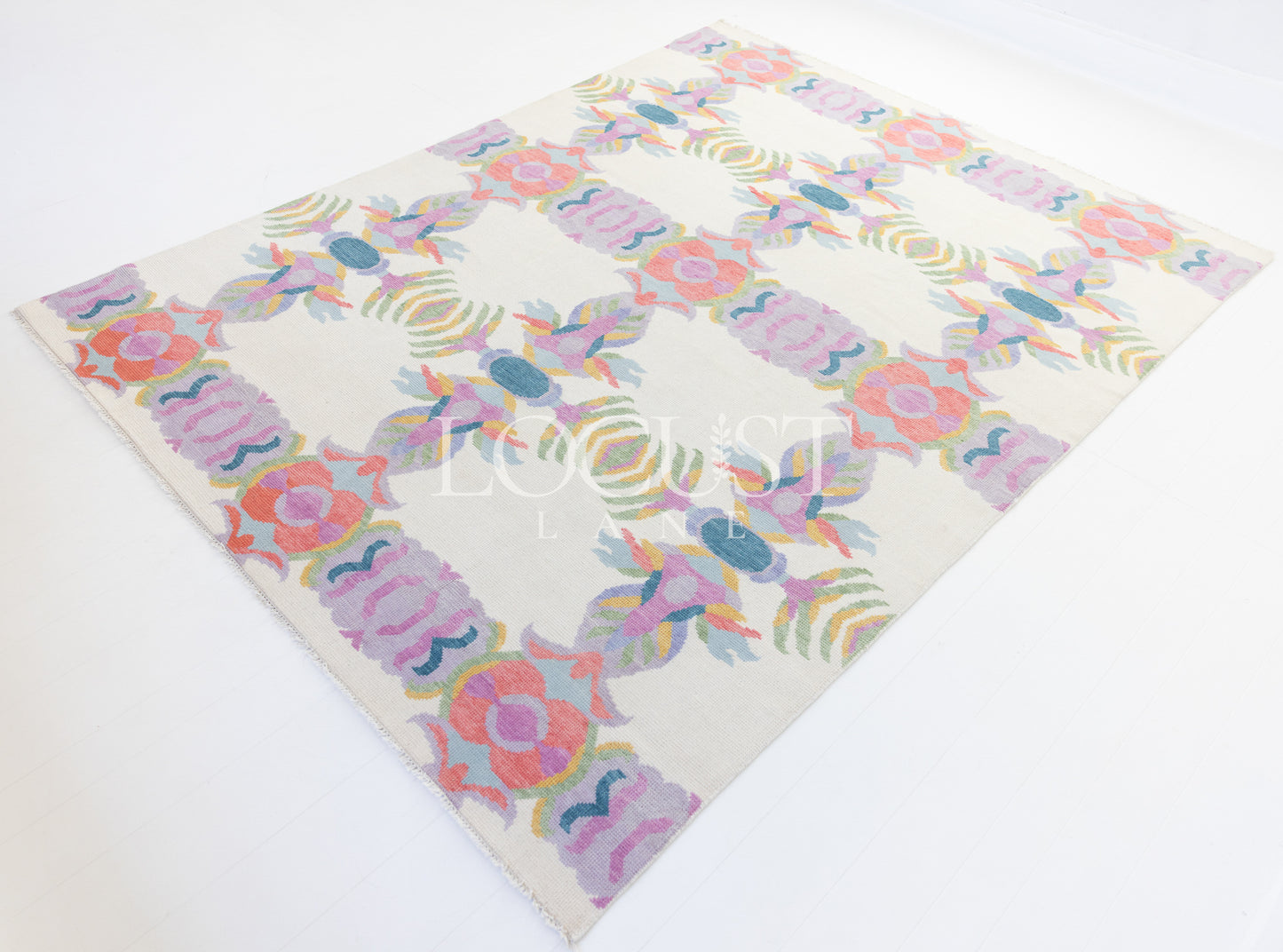 Evie in White Modern Oushak Rug