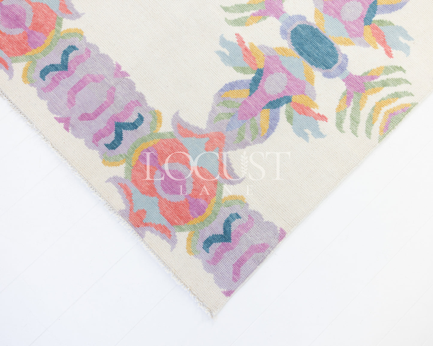 Evie in White Modern Oushak Rug